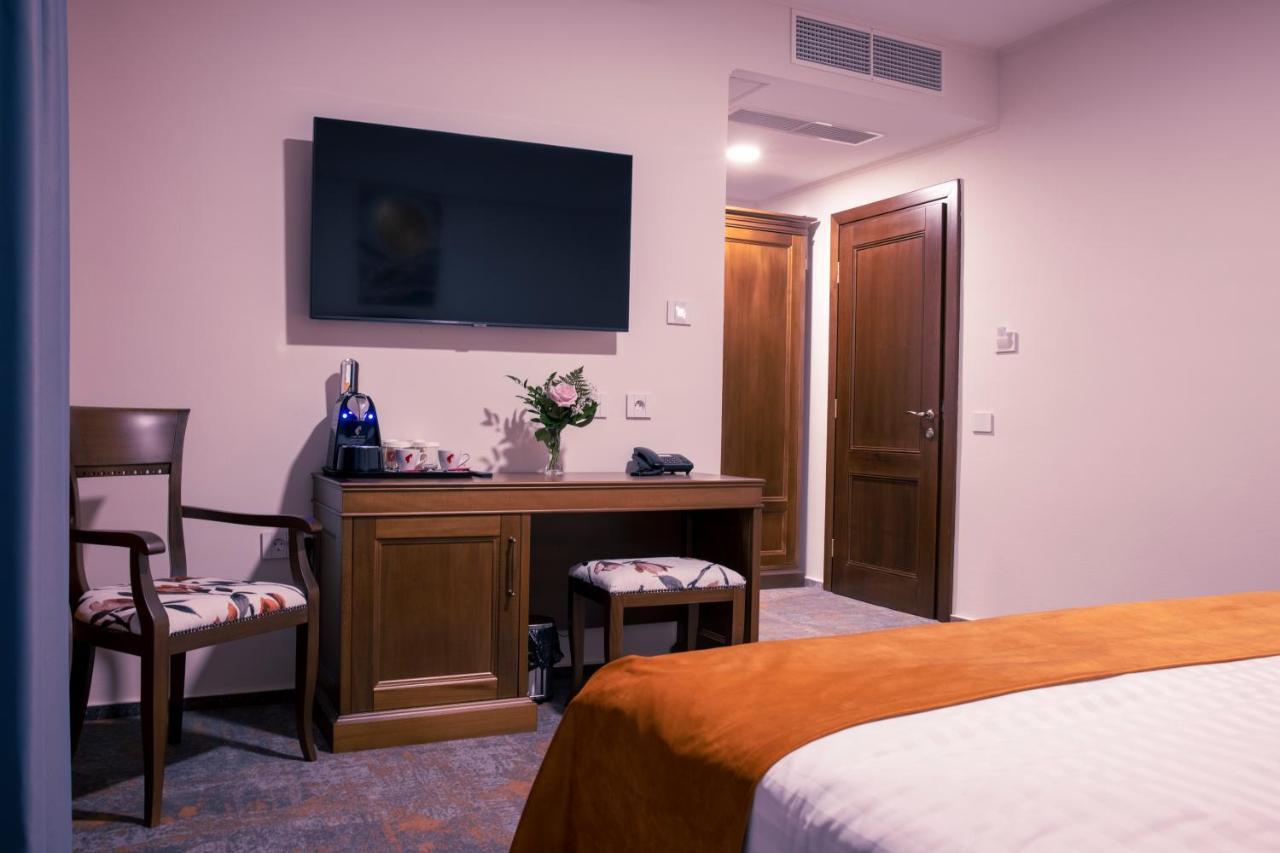 Hotel Aura Unirii Άλμπα Ιούλια Εξωτερικό φωτογραφία