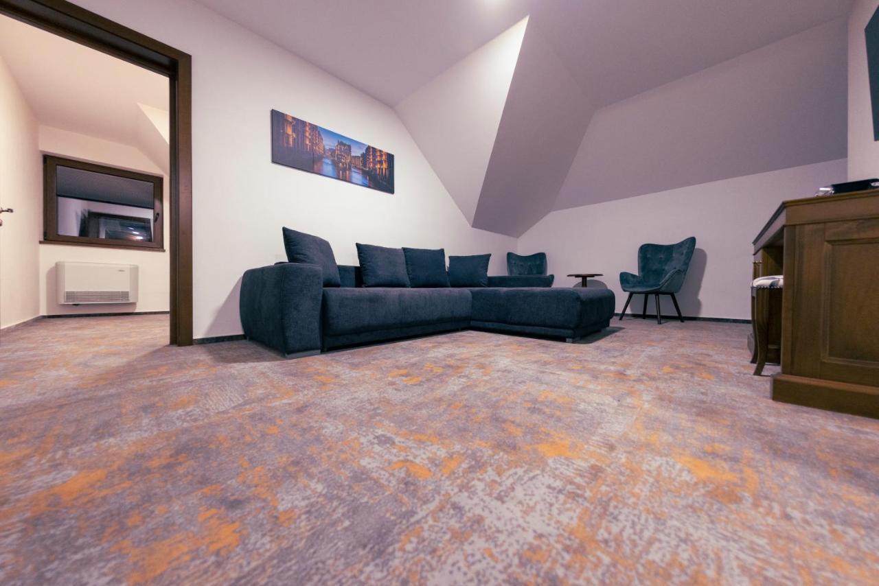 Hotel Aura Unirii Άλμπα Ιούλια Εξωτερικό φωτογραφία
